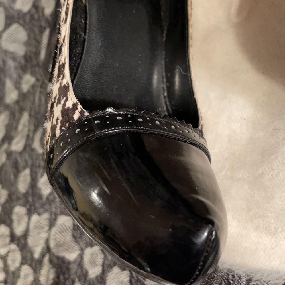 TAHARI | Avenue style Houndstooth Pattern Stunning Heels - Picture 9 of 15